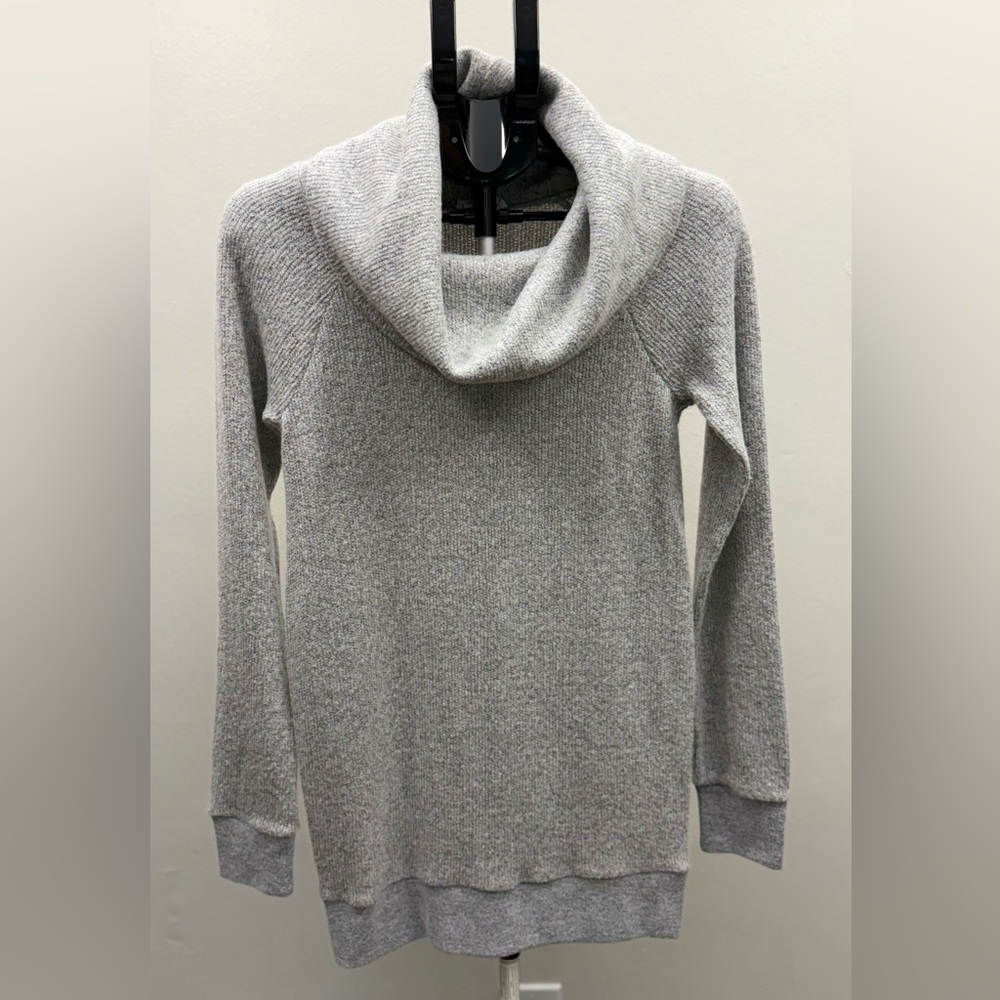 Ingrid & Isabel Light Gray Turtleneck Sweater S